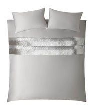 Load image into Gallery viewer, Kylie Skyla Duvet Cover