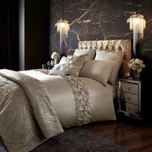 Load image into Gallery viewer, Estelle Duvet Cover
